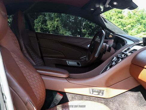 Used 2015 Aston Martin Vanquish Coupe RWD image 32