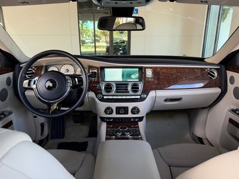 Used 2015 Rolls-Royce Ghost image 40