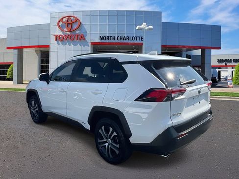 Used 2022 Toyota RAV4 XLE w/ XLE Grade Weather Package AWD/4WD image 4