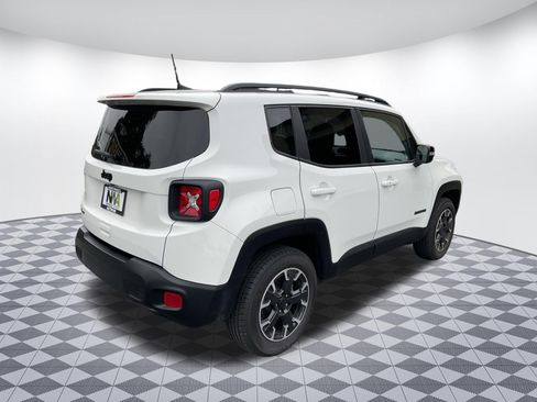 Used 2023 Jeep Renegade Latitude AWD/4WD image 3