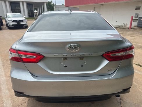 Used 2020 Toyota Camry LE image 6