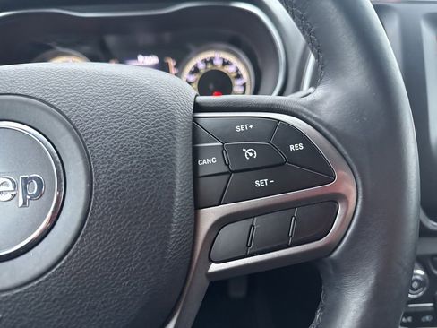 Used 2019 Jeep Cherokee Latitude Plus w/ Comfort/Convenience Group image 25