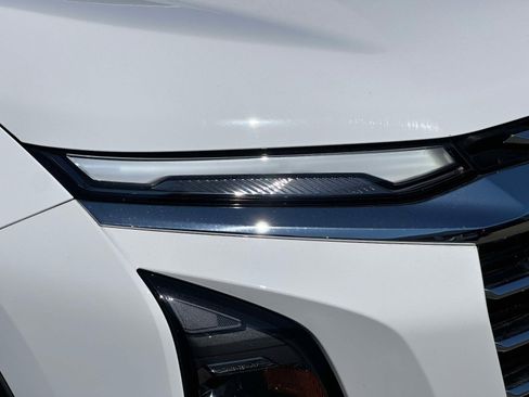 Used 2025 Chevrolet Equinox LT w/ Convenience Package II image 8