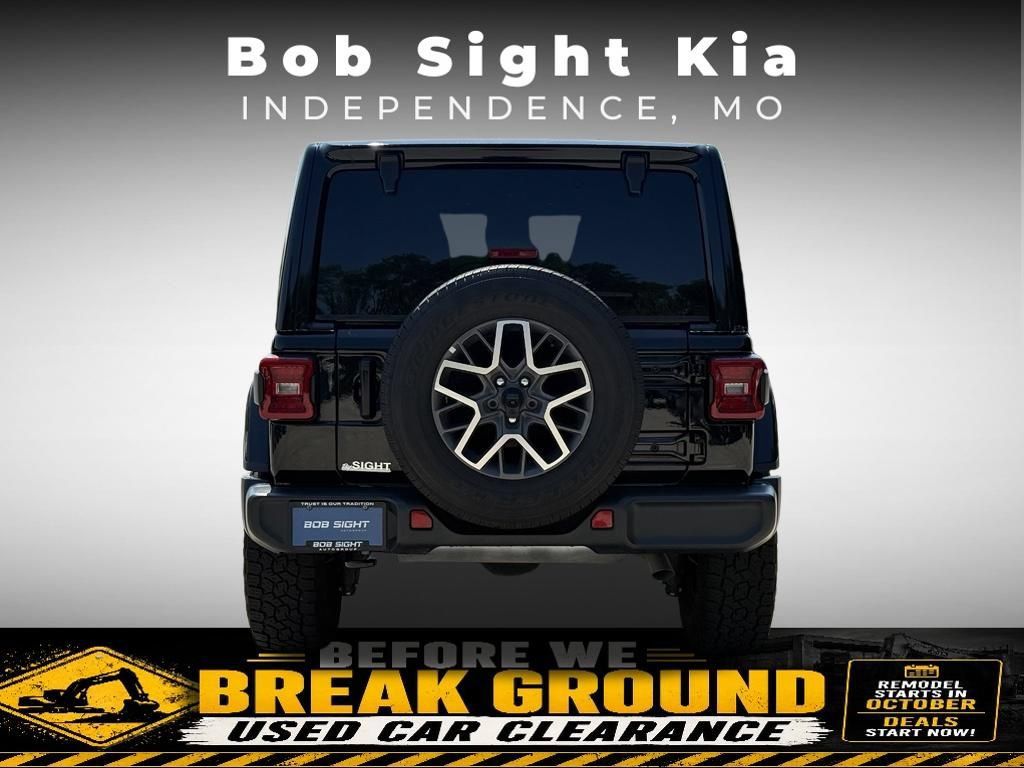Used 2024 Jeep Wrangler Unlimited Sahara w/ Technology Group AWD/4WD image 13
