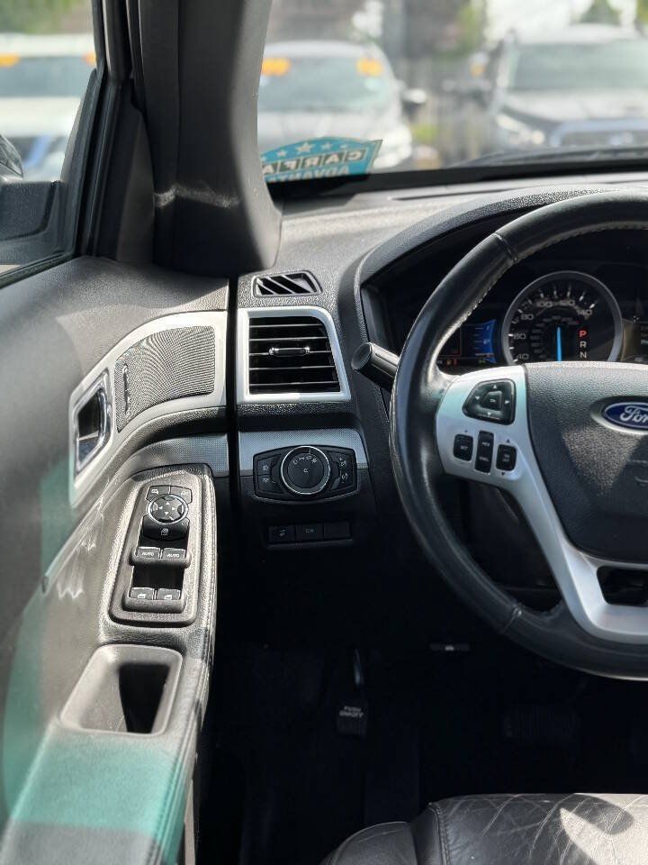 Used 2015 Ford Explorer XLT w/ Equipment Group 202A AWD/4WD image 13