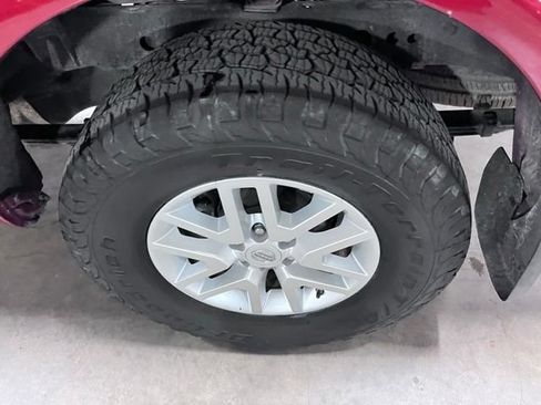 Used 2017 Nissan Frontier SV w/ SV Value Truck Package RWD image 9