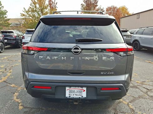 Used 2022 Nissan Pathfinder SV image 15