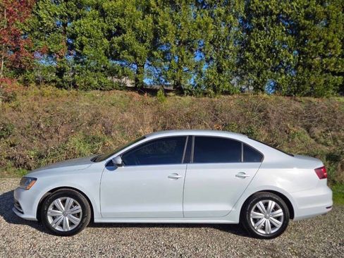 Used 2017 Volkswagen Jetta S image 8