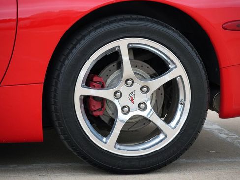 Used 2004 Chevrolet Corvette Convertible w/ Preferred Equipment Group RWD image 26