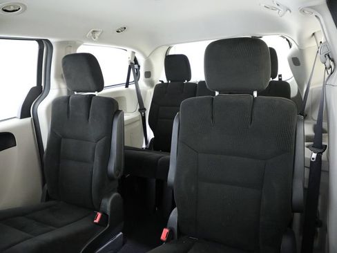 Used 2016 Dodge Grand Caravan SXT w/ Rear Park Assist Package FWD image 14