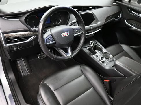 Used 2020 Cadillac XT4 Sport w/ Cold Weather Package image 22