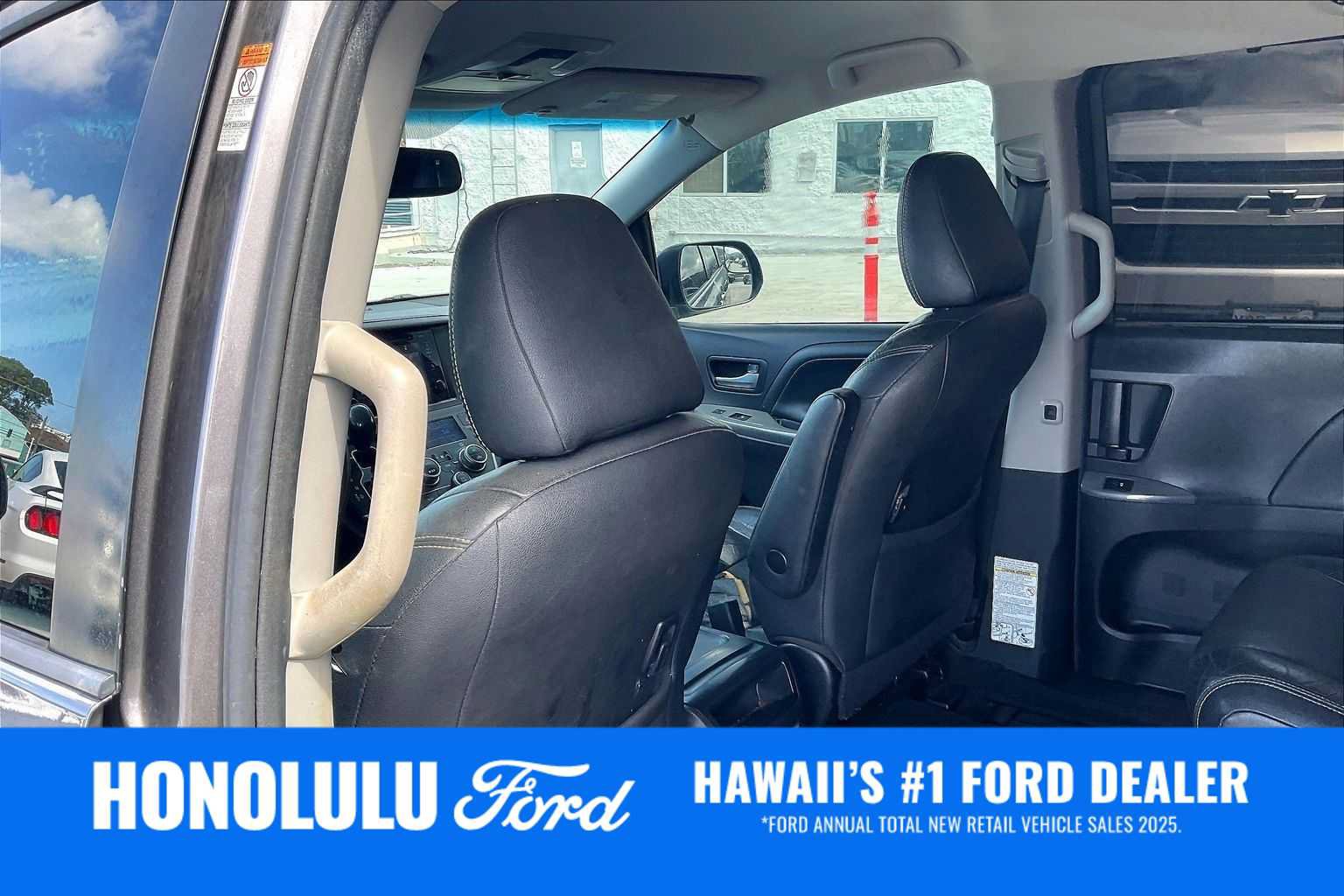 Used 2016 Toyota Sienna SE FWD image 12