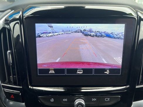 Used 2023 Chevrolet Traverse LT image 29