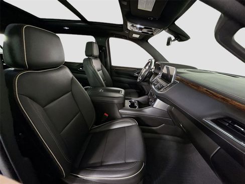 Used 2022 Chevrolet Suburban Premier image 24