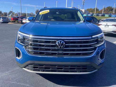 Certified 2025 Volkswagen Atlas SE w/ Panoramic Sunroof Package image 2
