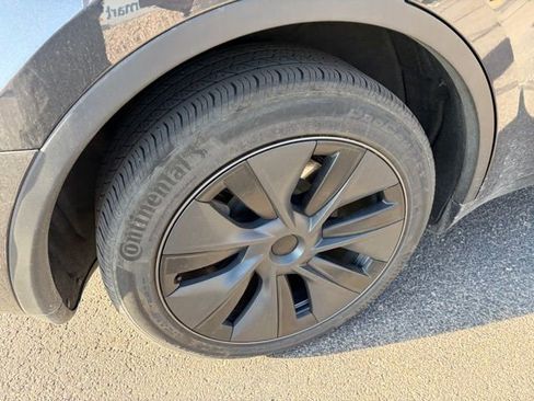 Used 2024 Tesla Model Y Long Range image 14