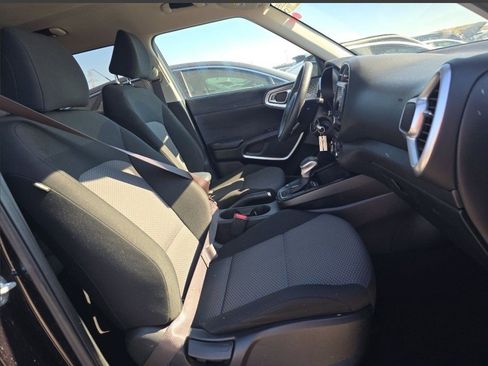 Used 2023 Kia Soul LX w/ Option Group 015 image 17