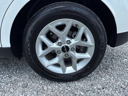 Used 2025 Kia Soul LX w/ LX Technology Package FWD image 29