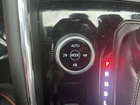 Used 2024 GMC Canyon AT4 w/ AT4 Premium Package image 29