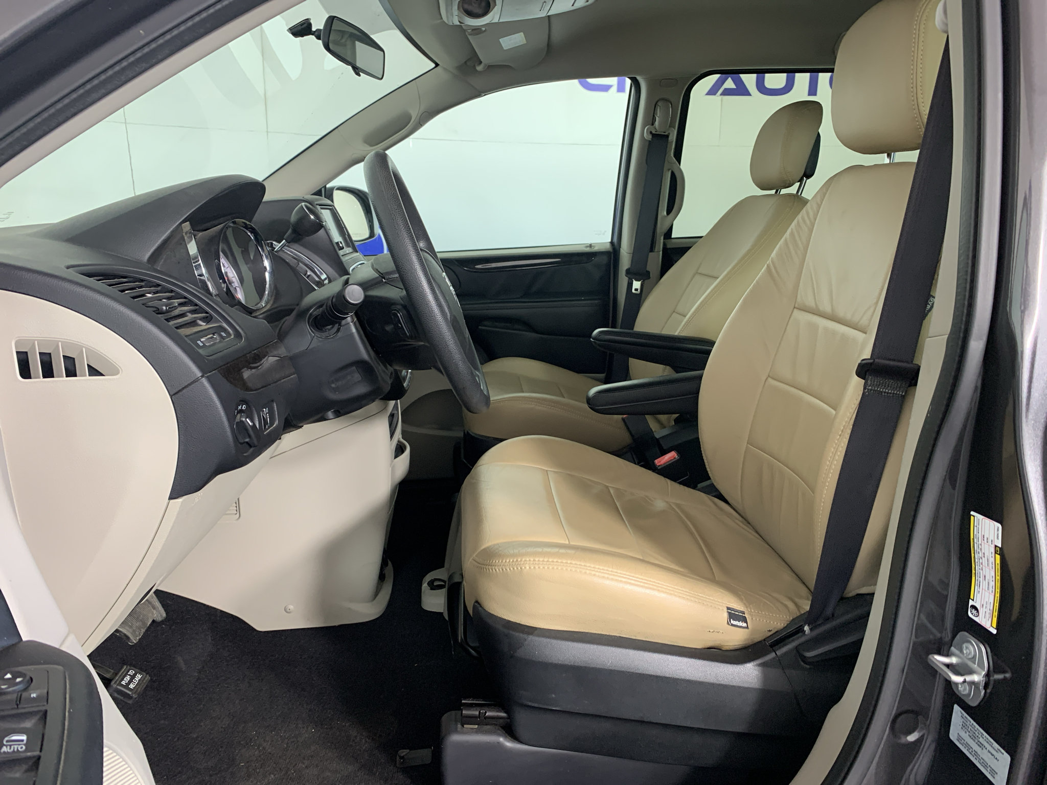 Used 2016 Dodge Grand Caravan SE w/ Quick Order Package 29E SE FWD image 14