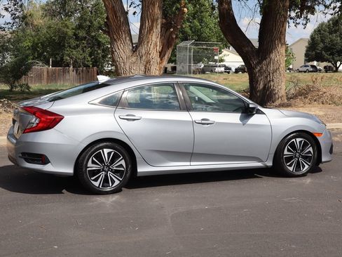 Used 2017 Honda Civic EX-T image 4