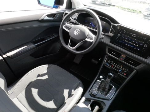 Certified 2025 Volkswagen Taos SE AWD/4WD image 9