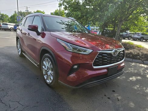 Used 2021 Toyota Highlander Limited AWD/4WD image 10