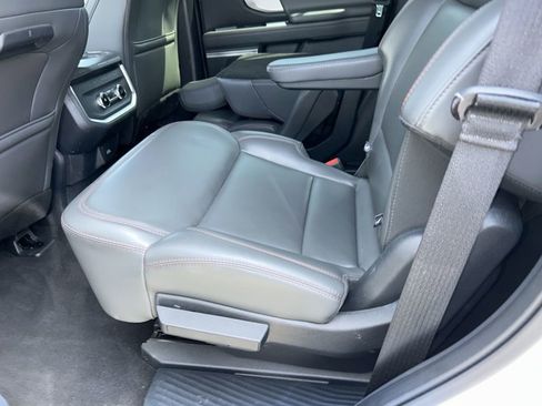 Used 2025 Ford Expedition Active AWD/4WD image 9