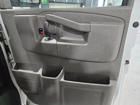 Used 2017 Chevrolet Express 3500 image 11