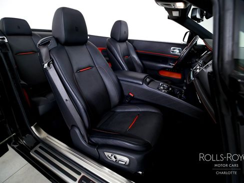 Used 2019 Rolls-Royce Dawn RWD image 24