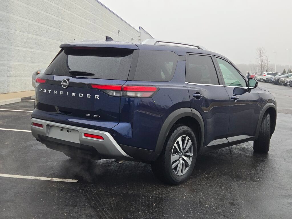 Used 2025 Nissan Pathfinder SL AWD/4WD image 11