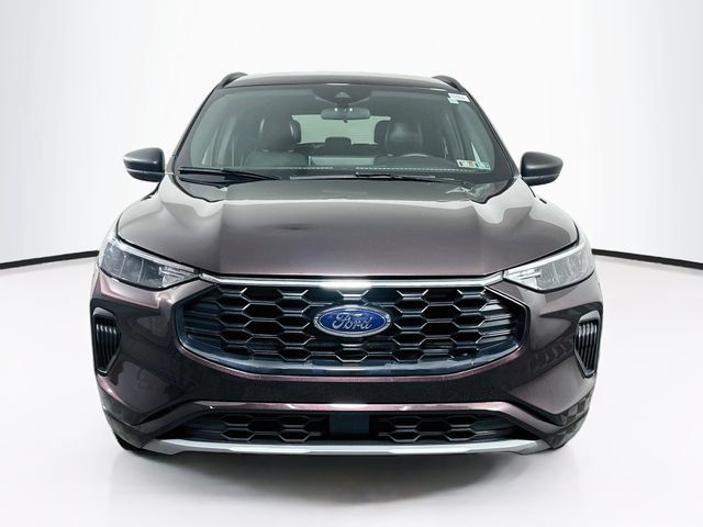 Used 2023 Ford Escape ST-Line w/ Tech Pack #1 AWD/4WD image 2