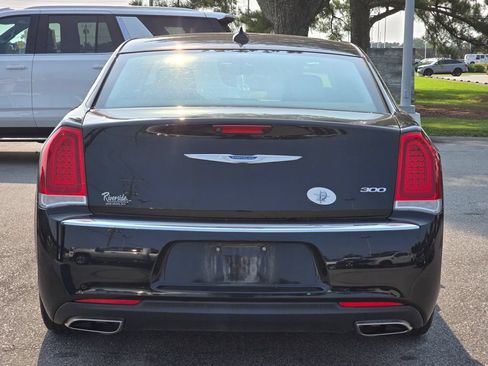 Used 2023 Chrysler 300 Touring RWD image 4