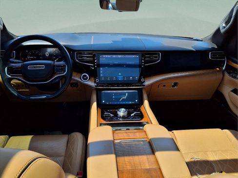 Used 2022 Jeep Grand Wagoneer Series III w/ Rear Seat Video Group 1 AWD/4WD image 25