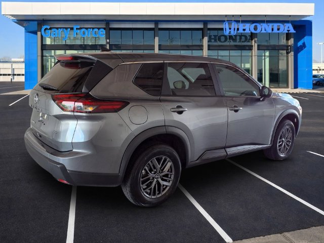 Used 2026 Nissan Rogue SV AWD/4WD image 2