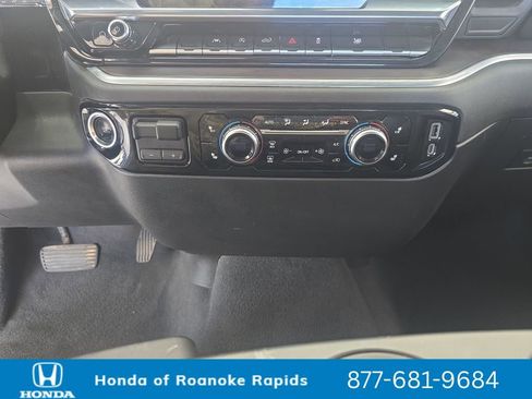 Used 2025 GMC Sierra 1500 SLT AWD/4WD image 15