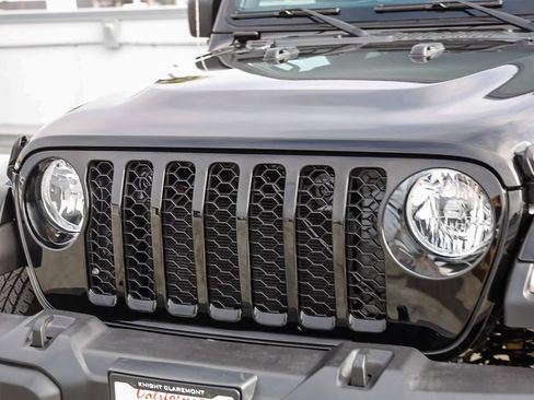 Used 2023 Jeep Gladiator Sport AWD/4WD image 6