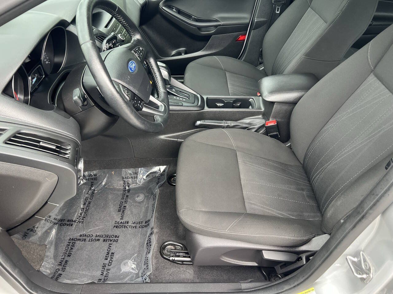 Used 2015 Ford Focus SE w/ SE Sport Package FWD image 10