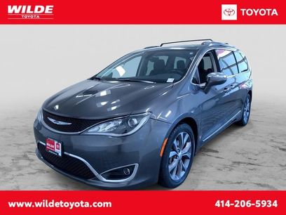 Used 2018 Chrysler Pacifica Limited w/ Tire & Wheel Group