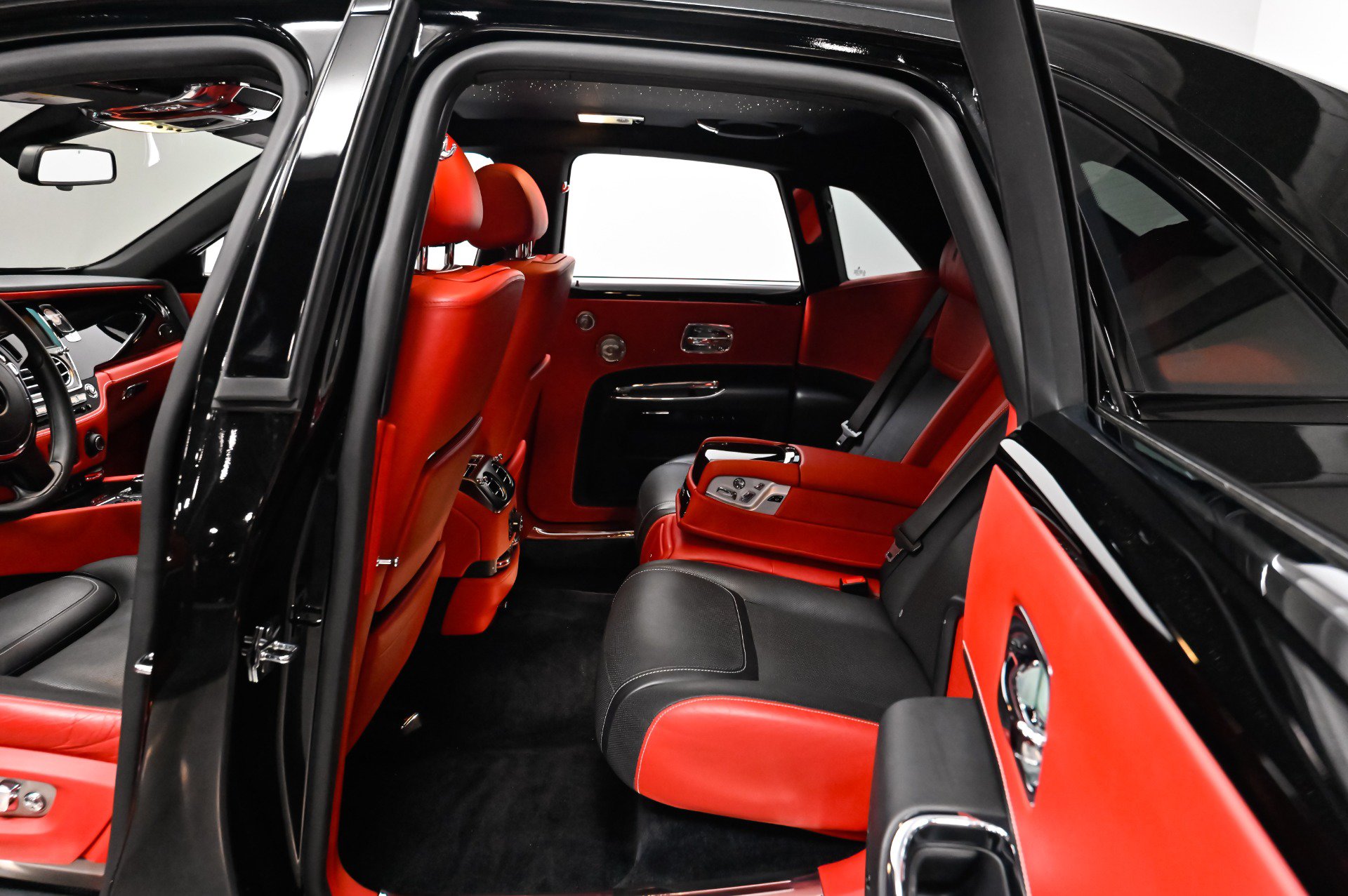 Used 2017 Rolls-Royce Ghost RWD image 42