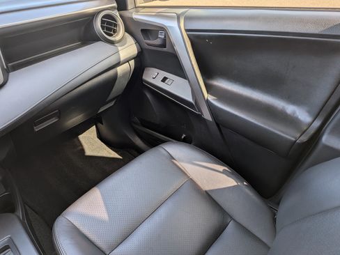 Used 2016 Toyota RAV4 LE FWD image 15