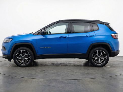 Used 2025 Jeep Compass Limited image 5
