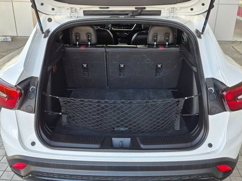 Used 2024 Chevrolet Trax RS w/ Sunroof Package FWD image 10