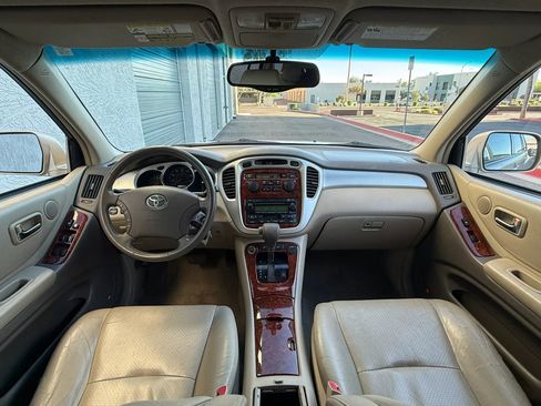 Used 2004 Toyota Highlander 4WD V6 image 9