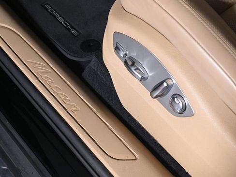 Certified 2024 Porsche Macan AWD/4WD image 23