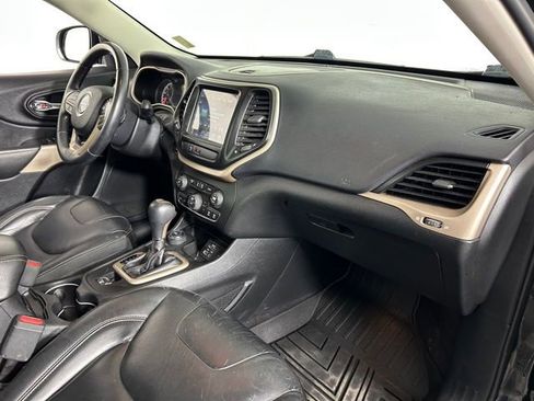 Used 2018 Jeep Cherokee Limited image 8