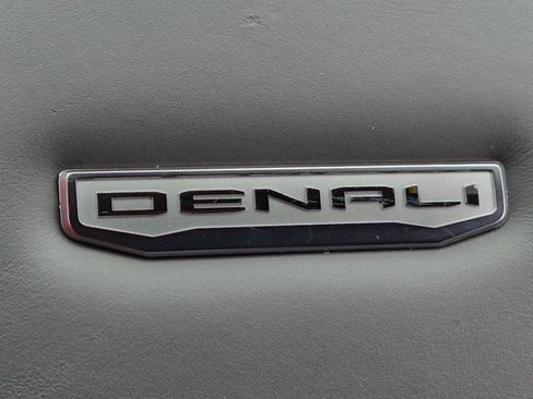 Used 2025 GMC Yukon XL Denali AWD/4WD image 13
