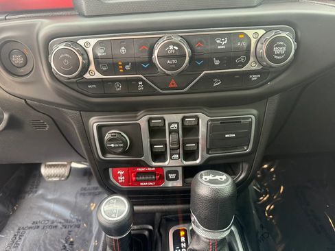Used 2018 Jeep Wrangler Unlimited Rubicon w/ Steel Bumper Group AWD/4WD image 14
