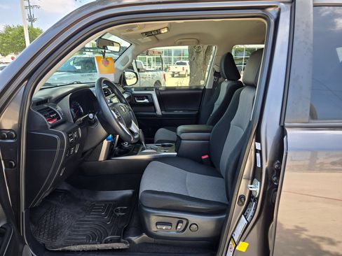 Used 2019 Toyota 4Runner SR5 AWD/4WD image 9