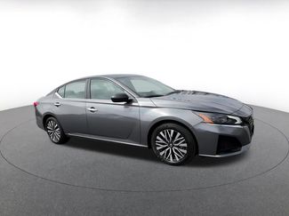 Used 2025 Nissan Altima 2.5 SV FWD video 2